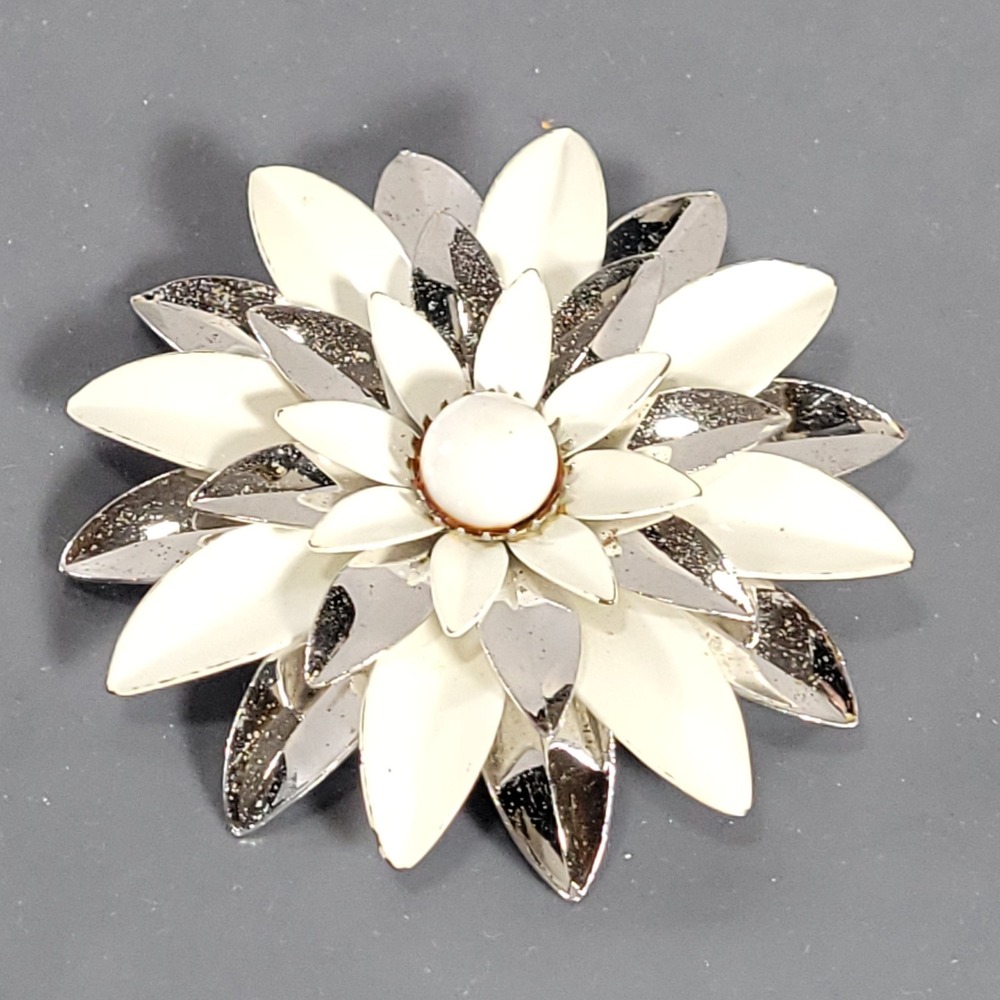 Sarah Coventry Flower Enamel Brooch White‎ Silver Layered Floral Pin Jewelry